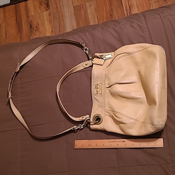 Coach Handbags - Well loved COACH purse, yellow, detachable strap